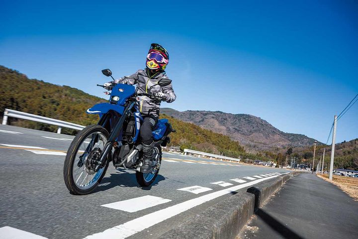 【にゃんばちゃんこと 難波祐香さん】SEROW250やトライアルバイクで林道ツーリングからエンデューロ、トライアルとオフロードを多角的に楽しむにゃんばちゃん。SEROWよりも排気量は小さく、でも車格は大きいWR125Rをどう感じたか!?