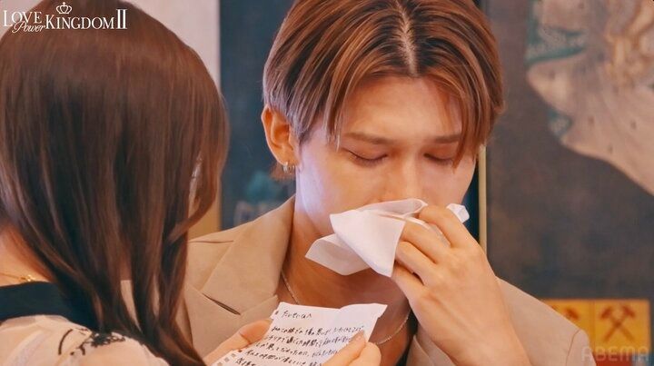 【写真・画像】「怖い怖い怖い！」”神スタイル”童顔美女との音漏れキスの30分後に…！王子様系モデルの衝撃行動にスタジオ騒然 3枚目