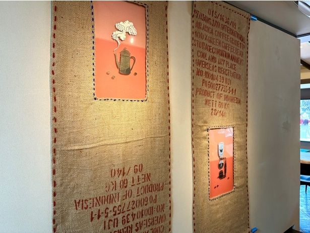 コーヒーの生豆を出荷する際に使う麻袋を再利用したアート