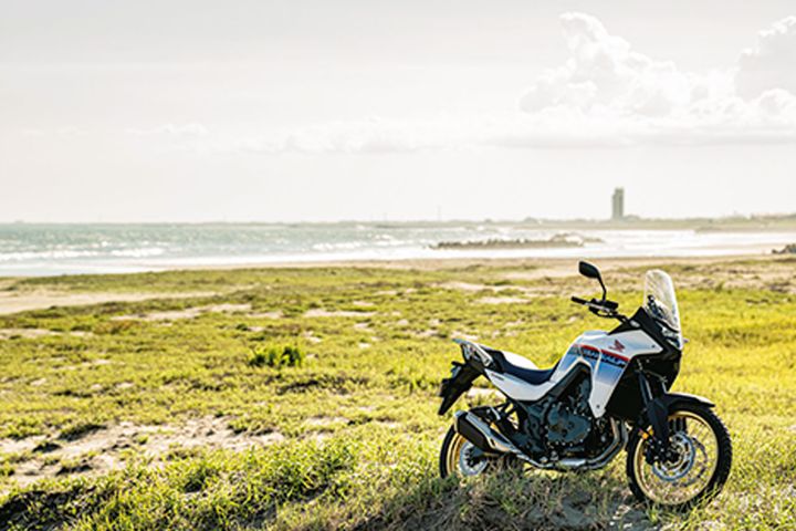 【バイク写真術】春の絶景×愛車をスマホで綺麗に撮る！初心者でもすぐできる「3つの構図」のコツ