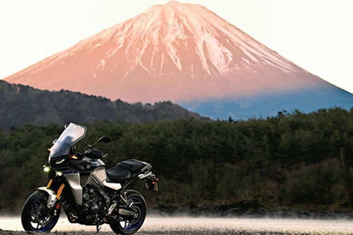 【バイク写真術】春の絶景×愛車をスマホで綺麗に撮る！初心者でもすぐできる「3つの構図」のコツ
