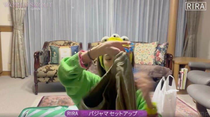 【写真・画像】華やかなメイクと長い爪が話題の20歳練習生、自宅ですっぴん姿公開！過去に手術も 2枚目