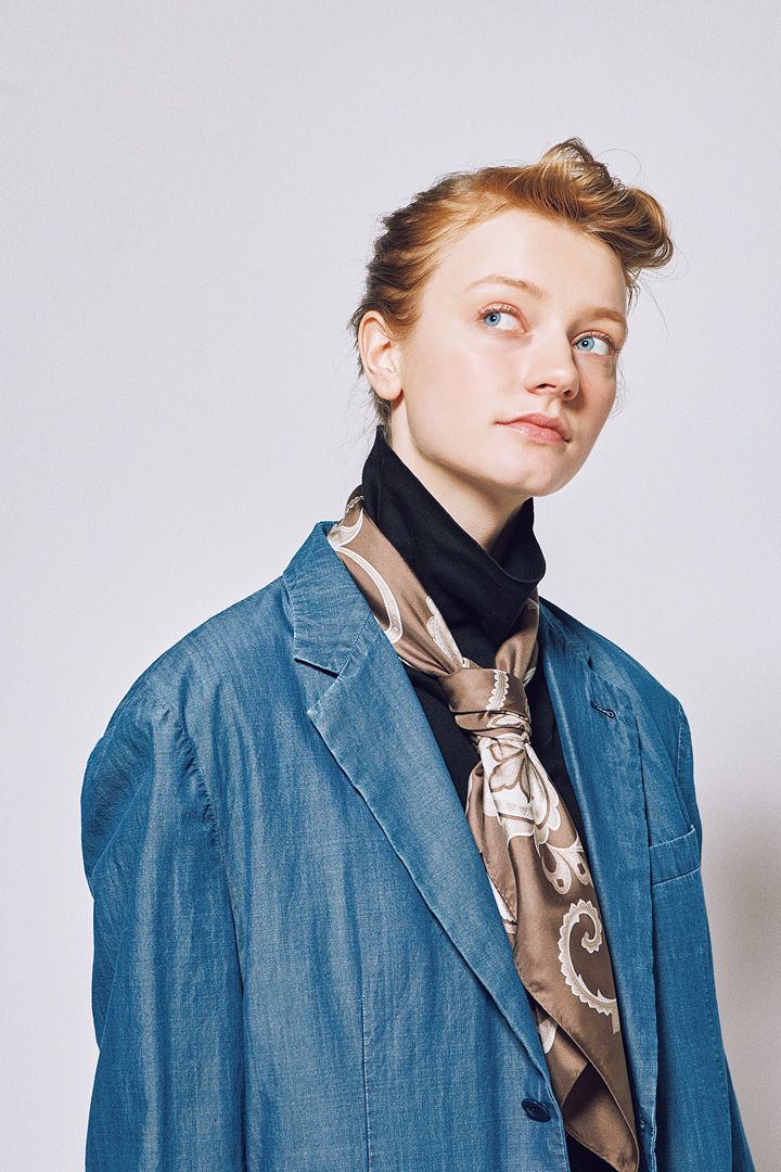 スカーフ1枚の威力がすごい！コーデがワンランクアップするおしゃれで簡単な巻き方4選