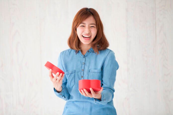 ヒモ男に貢ぐ女の特徴とは? 恋愛で搾取されやすい女性の心理