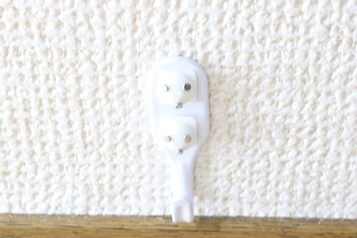 ダイソー 壁面にしっかり固定ピンフック（クロスタイプ、ダブル、ホワイト） 使用方法