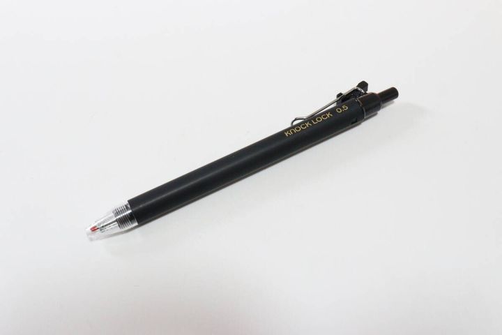 セリアの誤ノック防止 ゲルインクボールペンのビジュアル