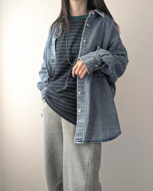 SRユッタリデニムシャツを着たコーデ