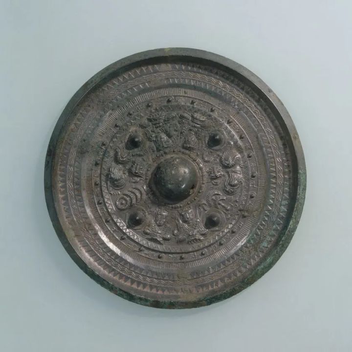 三角縁四神二獣鏡