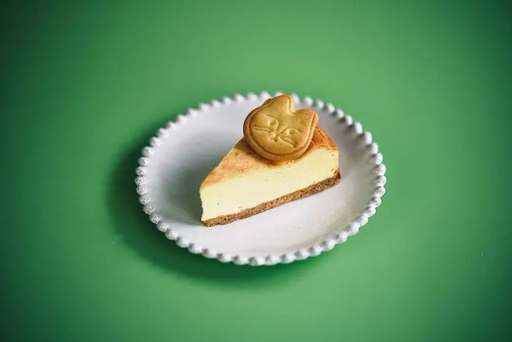 定番のベイクドチーズケーキ