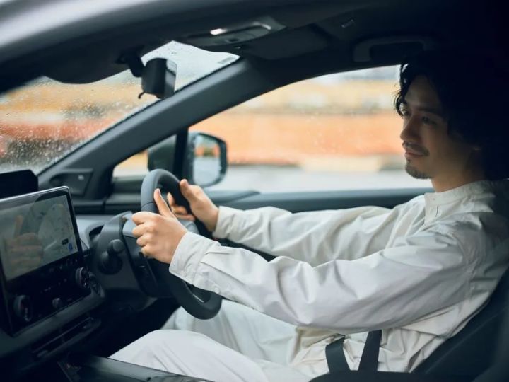 足利市の歴史的なスポットをbZ4Xで巡る様子