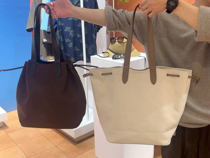 キャンバストートバッグ ユニクロ シルエット