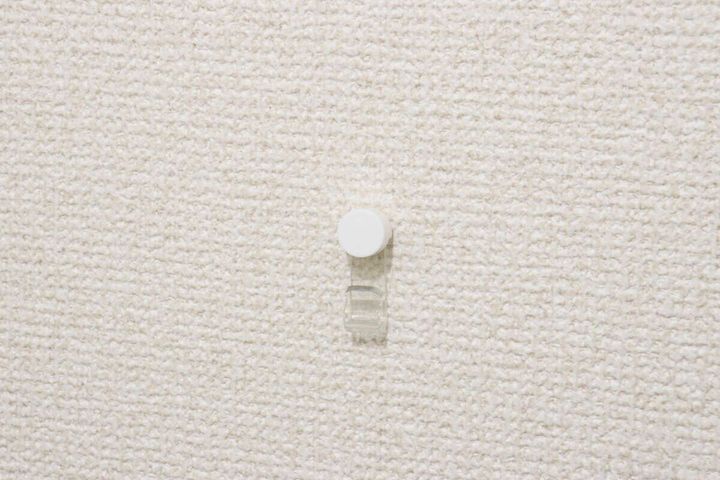 セリアのはずれにくいピンフックはワイヤーネットの設置に役立つアイテム