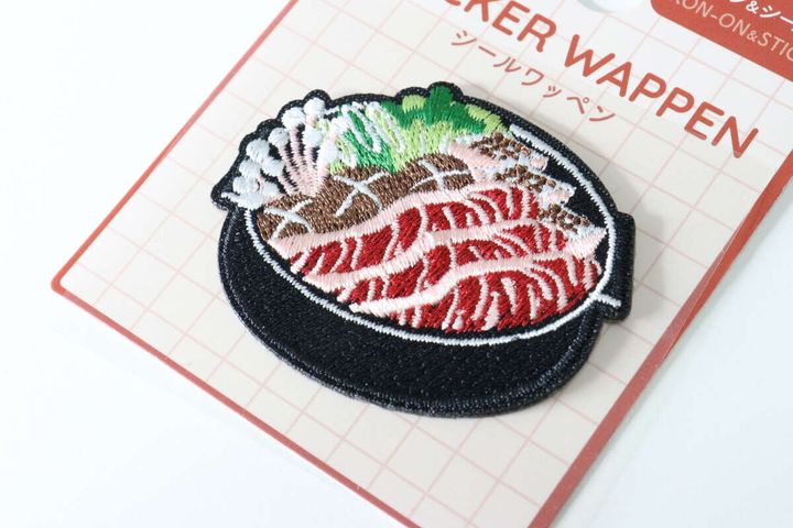 ダイソーのシールワッペン（リアルタッチ、お寿司＆すき焼き）のビジュアル