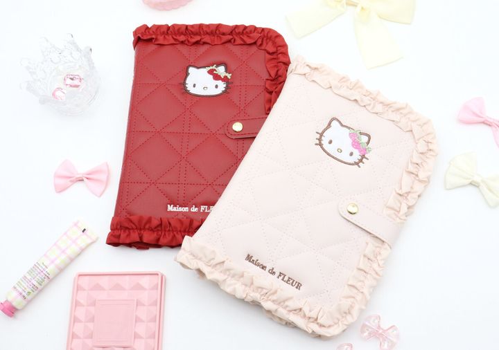 宝島社ムック付録のMaison de FLEUR×HELLO KITTY いちごマルチケース