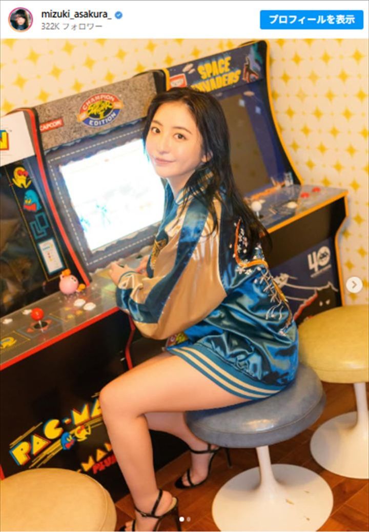 麻倉瑞季、ゲーセンデート風ショット ※「麻倉瑞季」Instagram width=