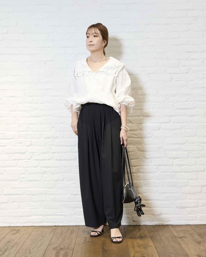 画像: UVカットエアリーブルゾン￥20,900・撥水タックパンツ￥15,400・