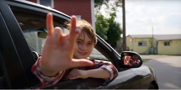 4人家族の中で唯一耳が聞こえる“CODA(ろう者の親を持つ子ども)”の少女役にエミリア・ジョーンズ(『コーダ あいのうた』) [c]Everett Collection/AFLO