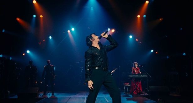 『ソング・サング・ブルー』は4月17日(金)より公開 [c] 2025 Focus Features LLC. All rights reserved.