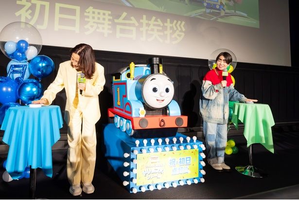 いよいよ本日のハイライト！「3、2、1…」の合図で点灯ボタンに手をかけると…