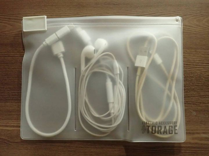 DAISO(ダイソー)：仕分けられるEVAポーチ3ポケット