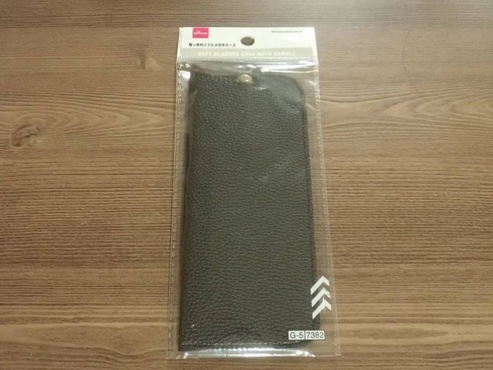 DAISO(ダイソー)：取っ手付ソフトメガネケース