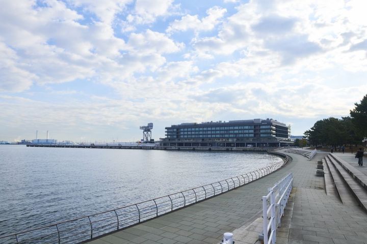 横浜ハンマーヘッドの西側に広がるカップヌードルミュージアムパーク