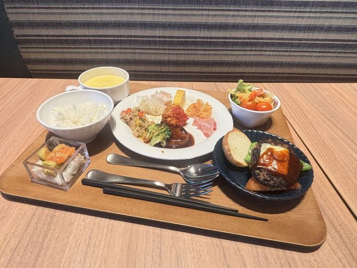 「多国籍ビュッフェ」大人3500円、小学生2200円、未就学児無料