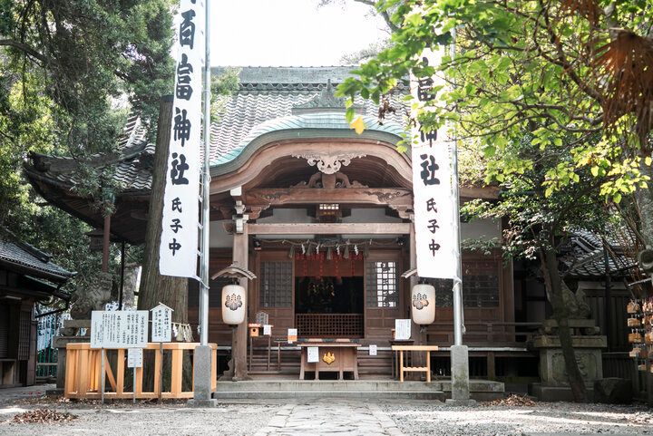 橋を歩いて渡れる、愛知・蒲郡の竹島へ。「八百富神社」におまいりして、島の風景も満喫