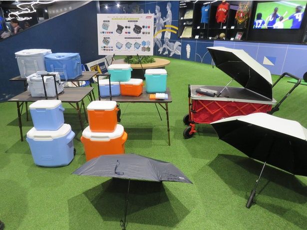 会場に展示されたコールマンのアイテム。熱中症対策に活躍必至！