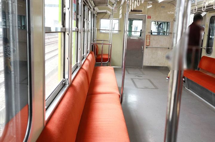 流鉄流山線（車内）