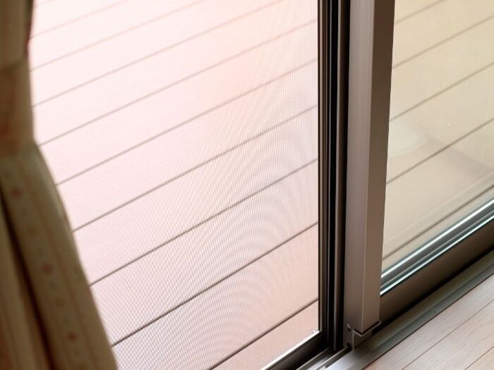 普段の掃除に取り入れていつもキレイな網戸に