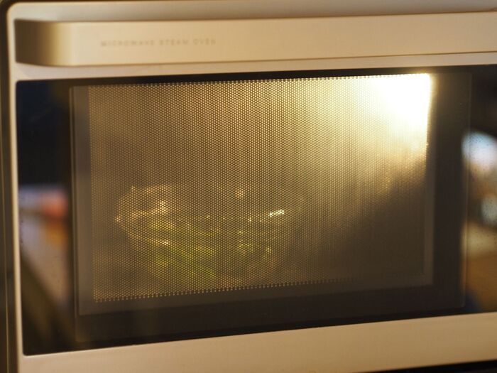 電子レンジで加熱する工程