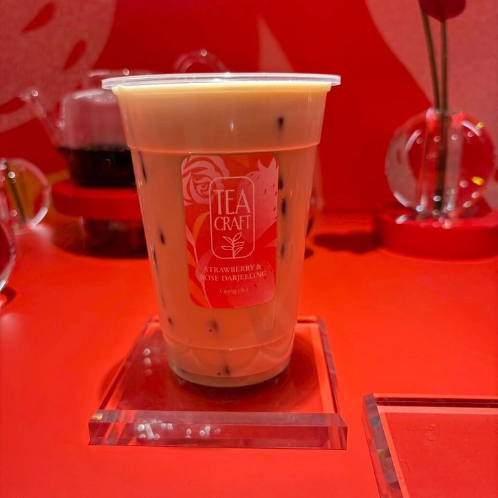 ゴンチャ ストロベリー＆ローズ ダージリン ミルクティー