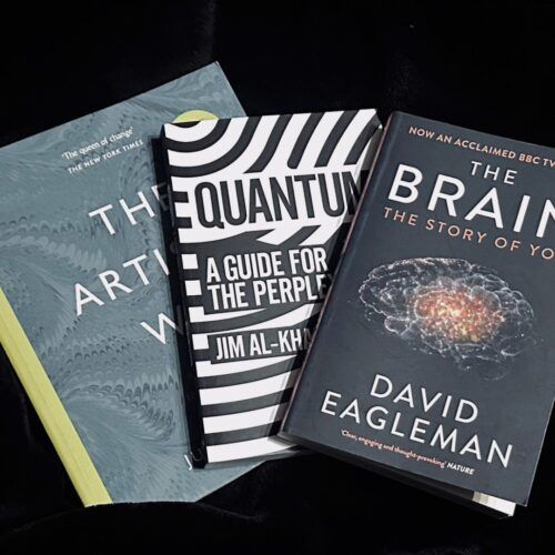 今すぐマネしたい「書く瞑想」と「知的な読書術」！モデル・イヴがスマホを置いて手にした、知恵と好奇心を広げる“移動時間”の過ごし方