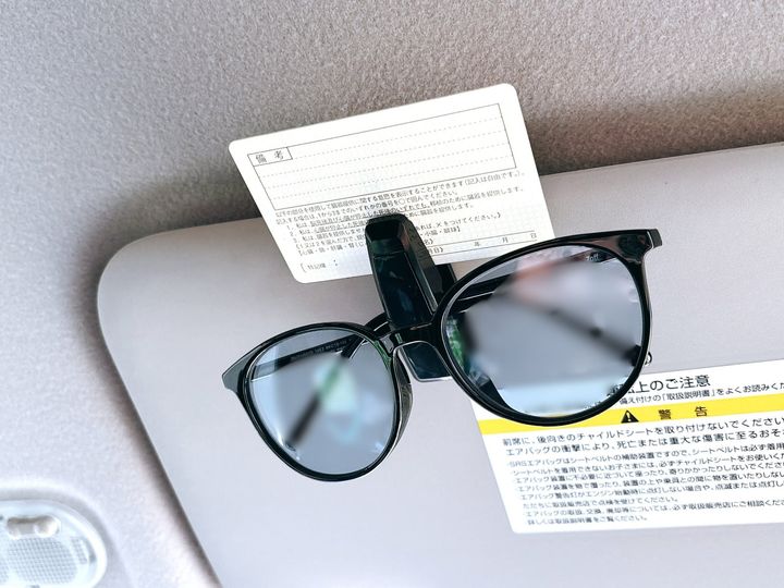 クルマ用サングラスクリップがあると重宝する