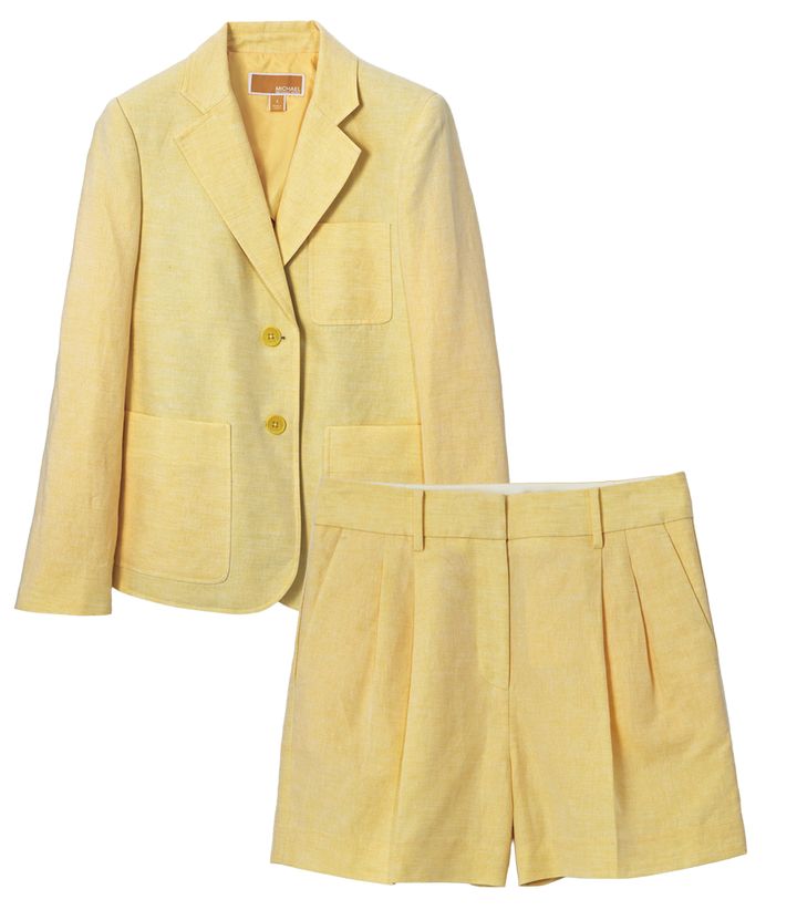 マイケル・コース26SSの、クロスウィーブンリネンで仕立てたシトラスカラーのセットアップ