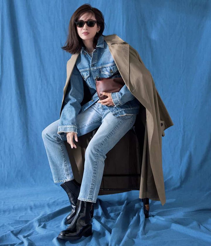 高垣麗子 デニムパンツ デニムジャケット トレンチコート コーデ