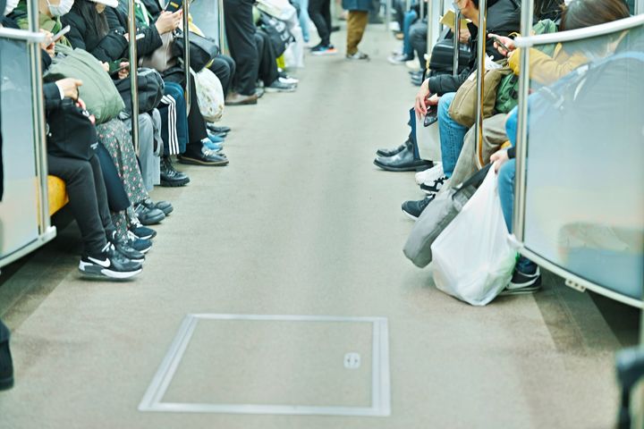 電車内でのトラブルに巻き込まれた！ 対応は