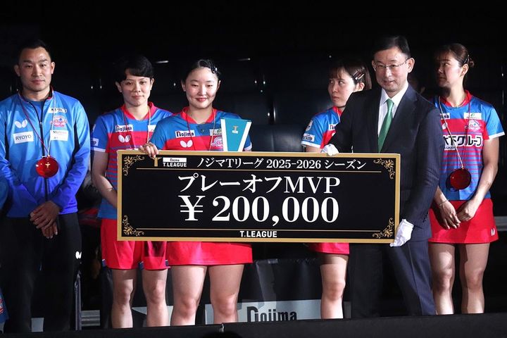 プレーオフMVPに輝いた張本美和（写真中央）撮影：SPREAD編集部