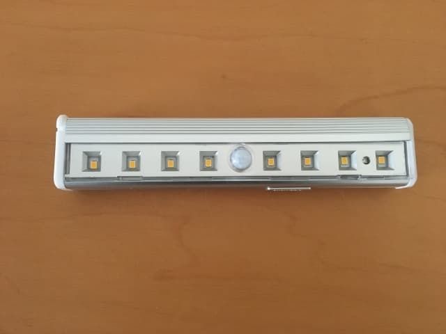 ダイソー センサーライト（スティックタイプ） 100均 人感 自動