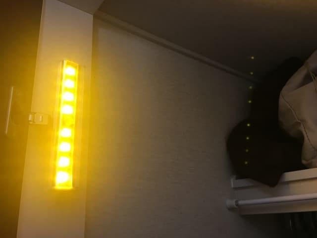 ダイソー センサーライト（スティックタイプ） 100均 クローゼット コンパクト 電池式 単4