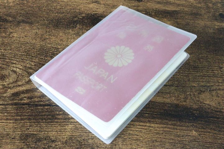 パスポートケース（半透明） 使用例