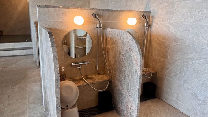 「リーガロイヤルリゾート沖縄 北谷」大浴場、女湯洗い場