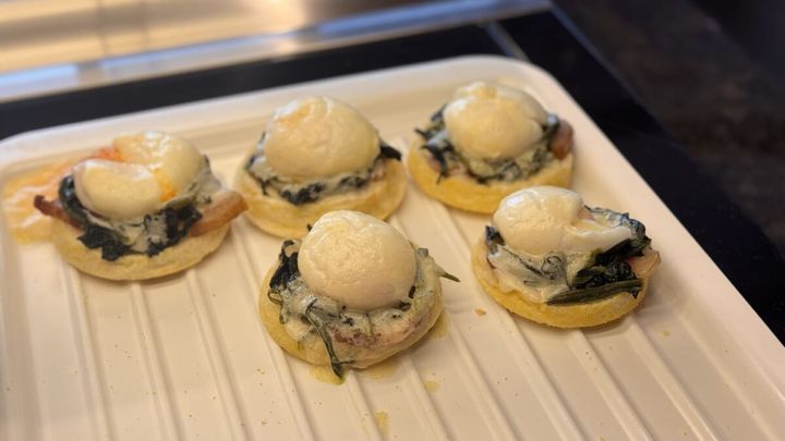 「リーガロイヤルリゾート沖縄 北谷」レストラン朝食メニューエッグベネディクト