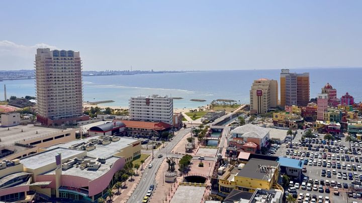 「リーガロイヤルリゾート沖縄 北谷」インフィニティプールからの景色