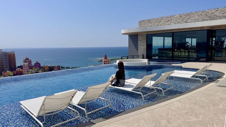 「リーガロイヤルリゾート沖縄 北谷」インフィニティプール