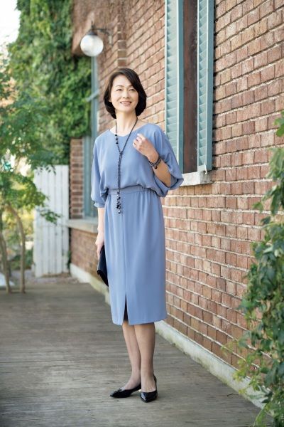 華奢なアクセサリーで繊細な女性らしさを