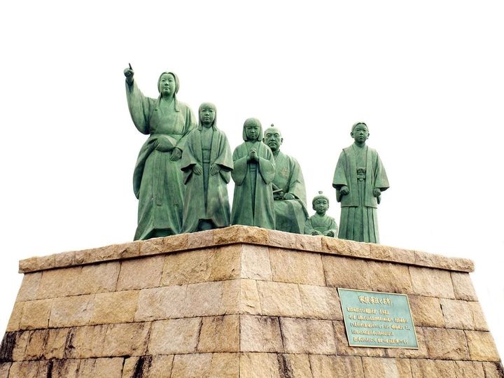 滋賀県長浜市にある「家族 長浜とお市」像