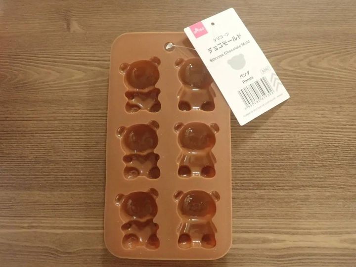 DAISO(ダイソー)：シリコーンチョコモールド(パンダ)