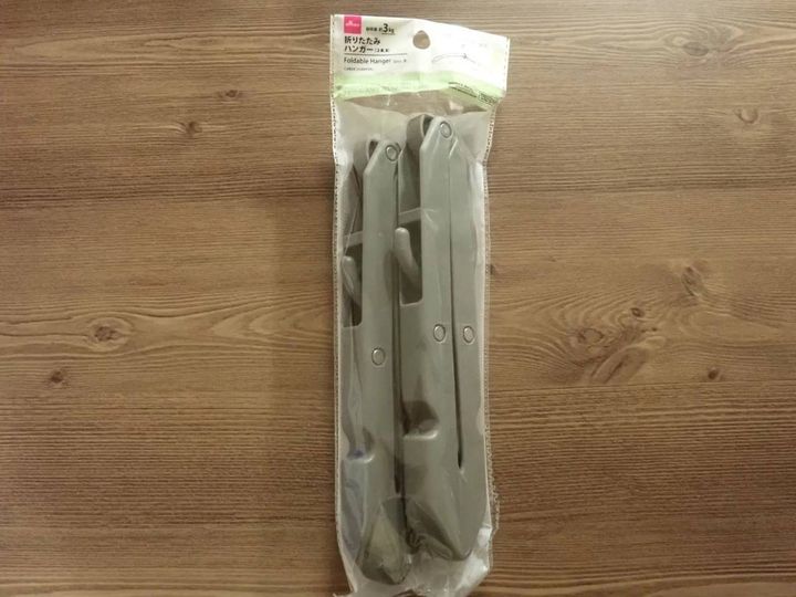 DAISO(ダイソー)：折りたたみハンガー(2本、B)